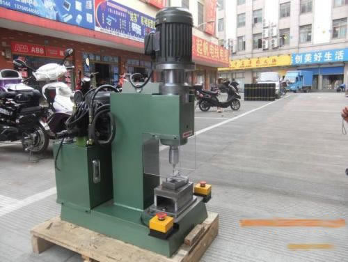 自動鉚釘機(jī)應(yīng)用注意事項